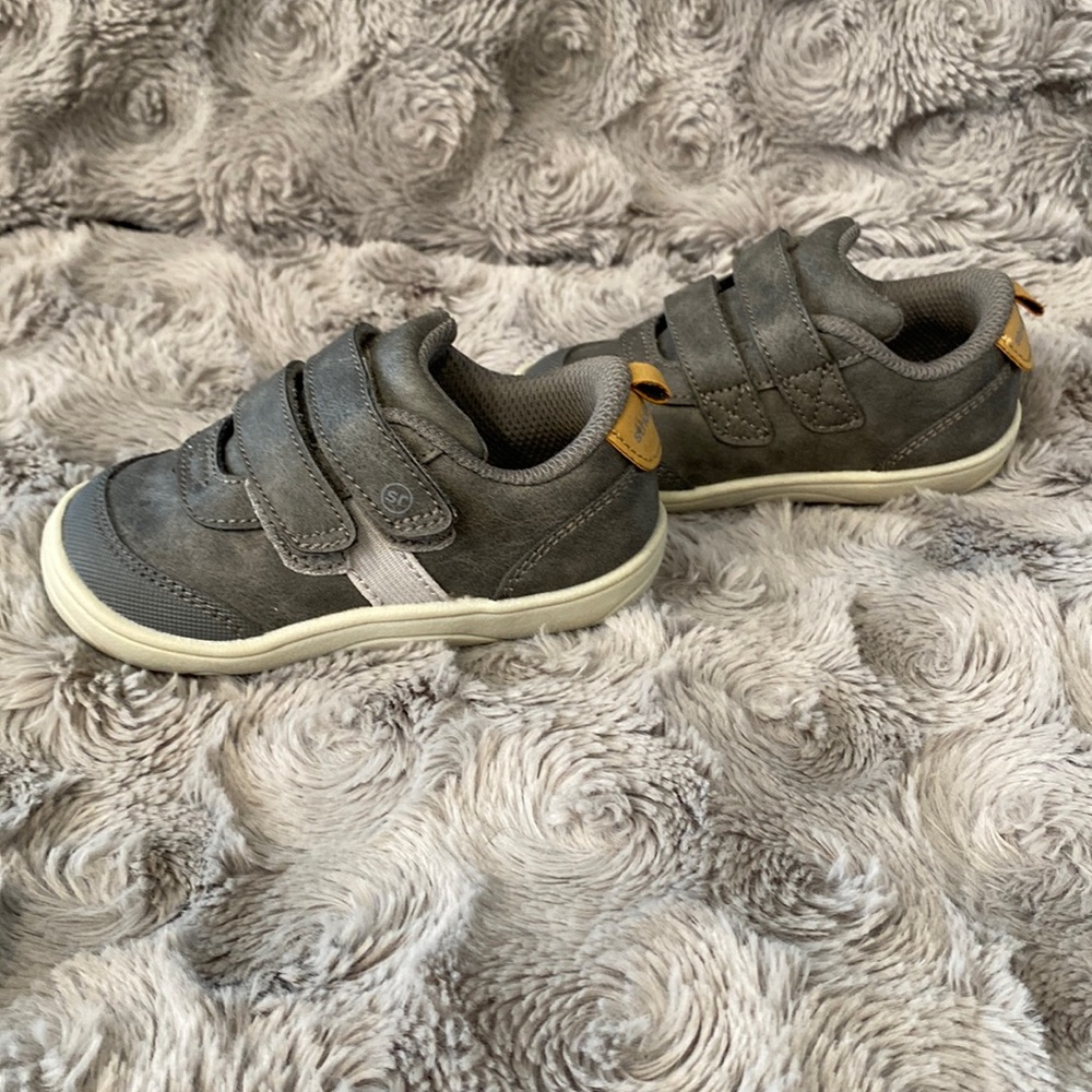 Stride rite suede grey sneakers